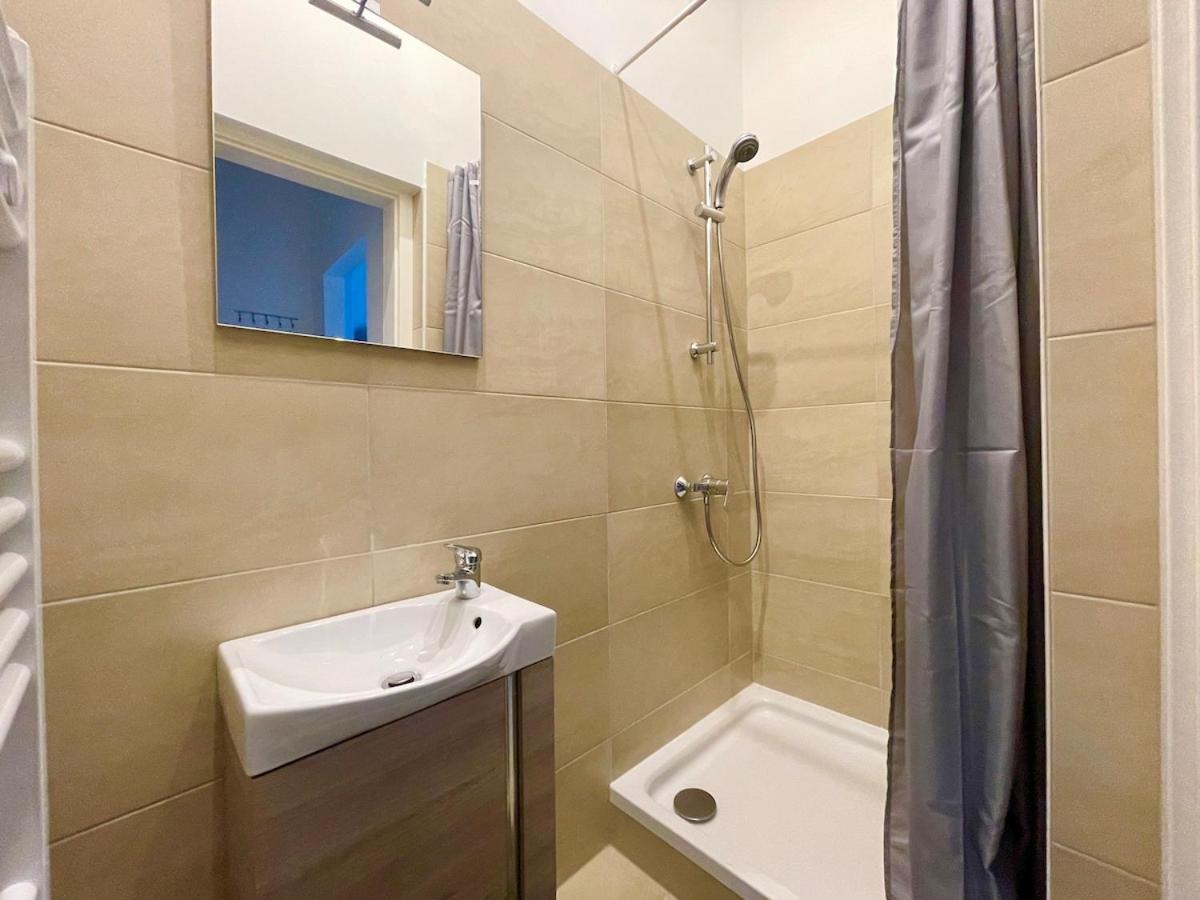 Sunny 65 M2 Central Long Term Apartment With Free Parking * Wien
