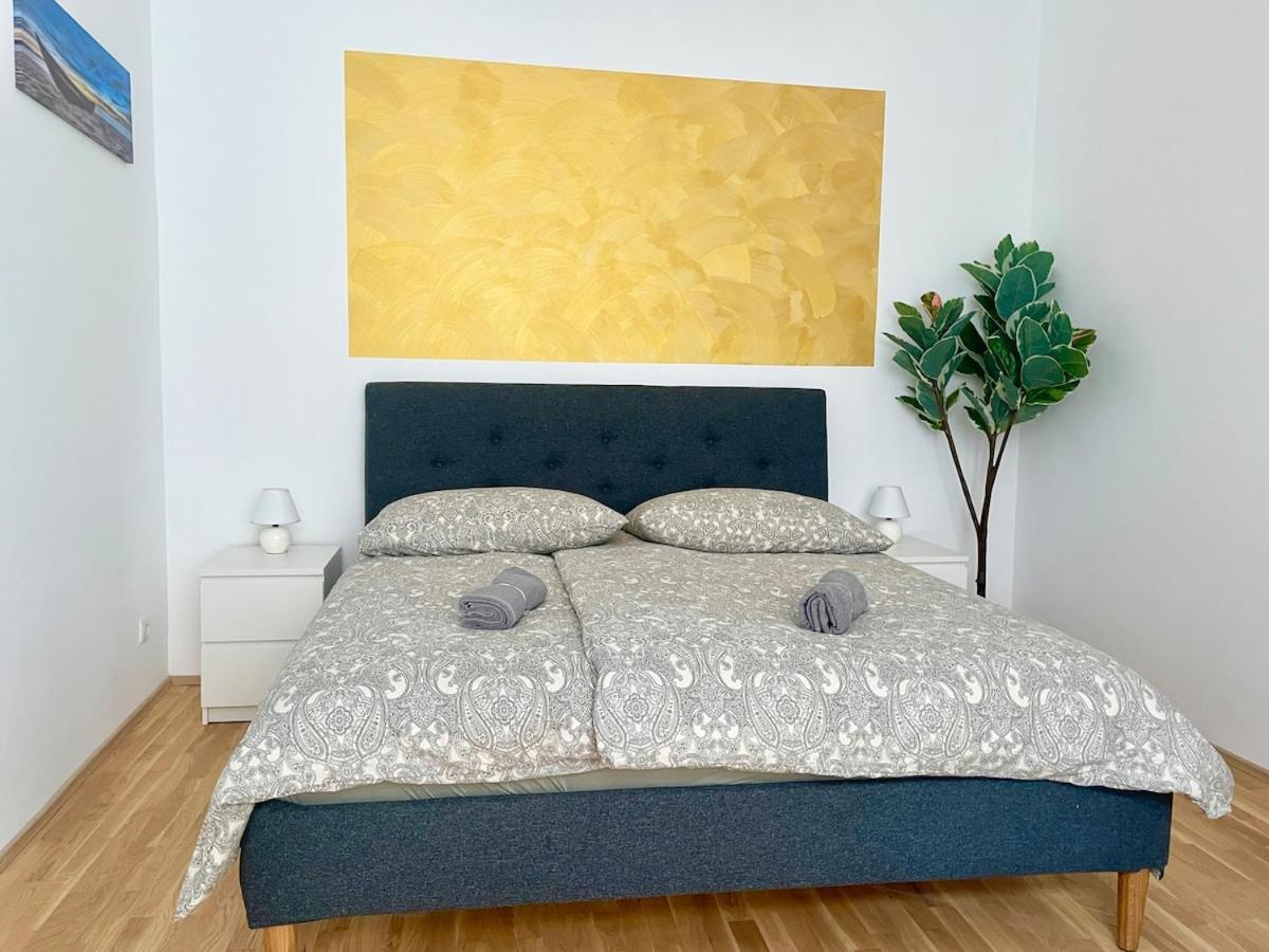 Sunny 65 M2 Central Long Term Apartment With Free Parking * Wien