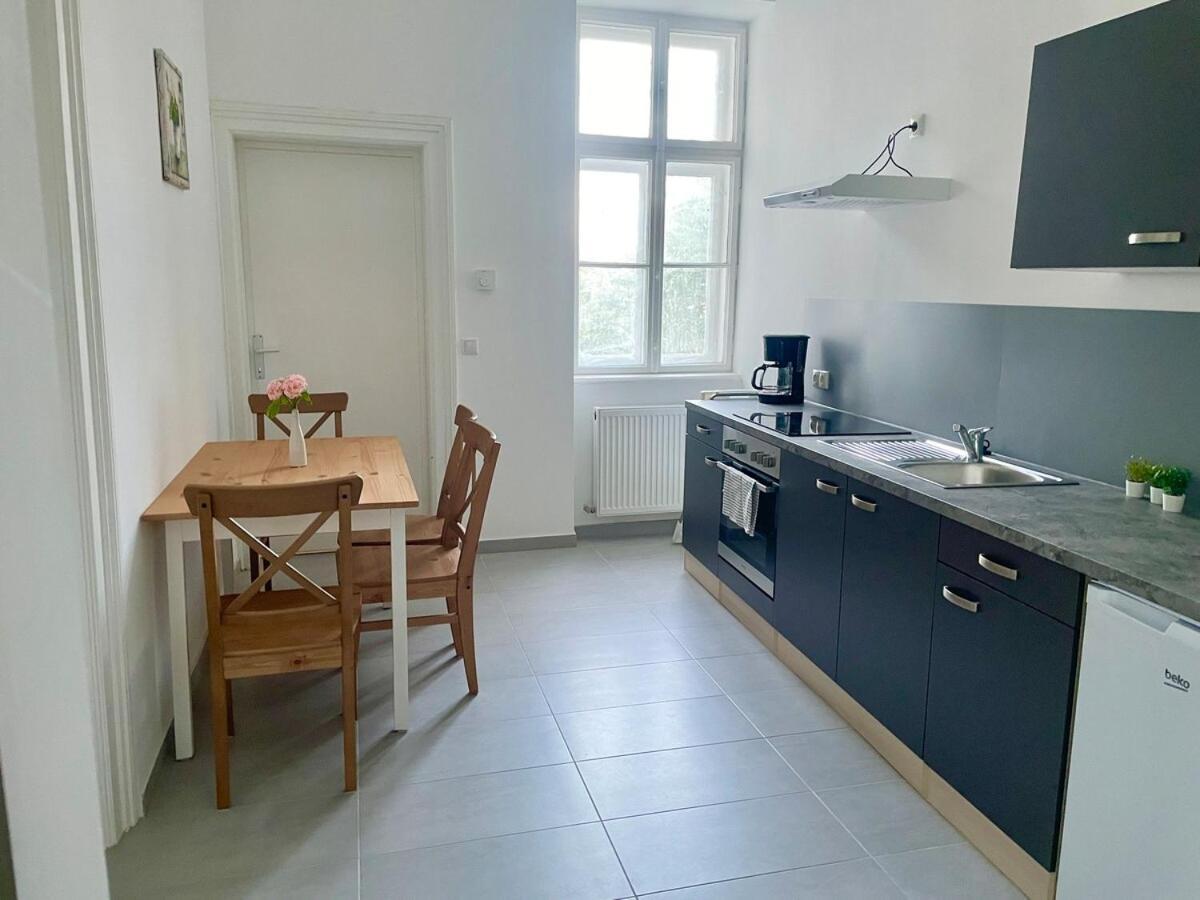 Sunny 65 M2 Central Long Term Apartment With Free Parking
