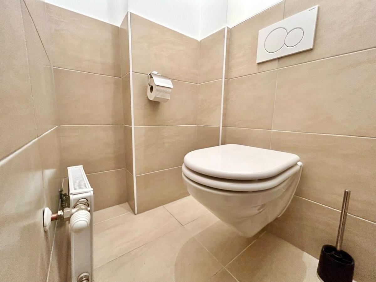 Apartment Sunny 65 M2 Central Long Term Apartment With Free Parking