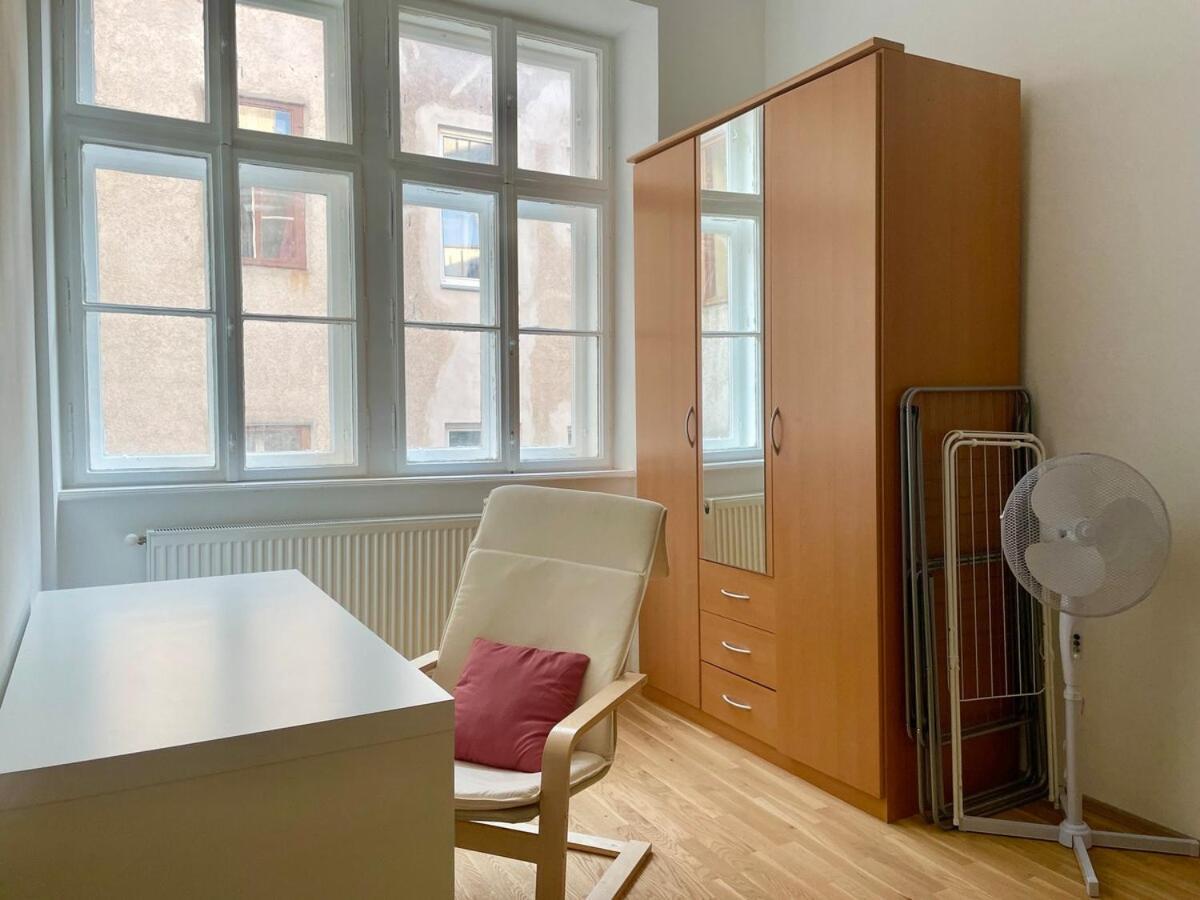 Sunny 65 M2 Central Long Term Apartment With Free Parking Wien